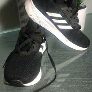 Boys sneakers never used